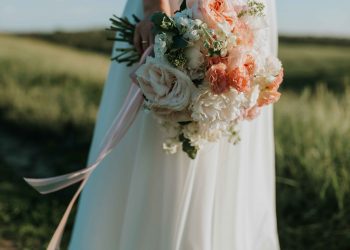 When Do I Need to Start Considering Flowers For My Wedding?